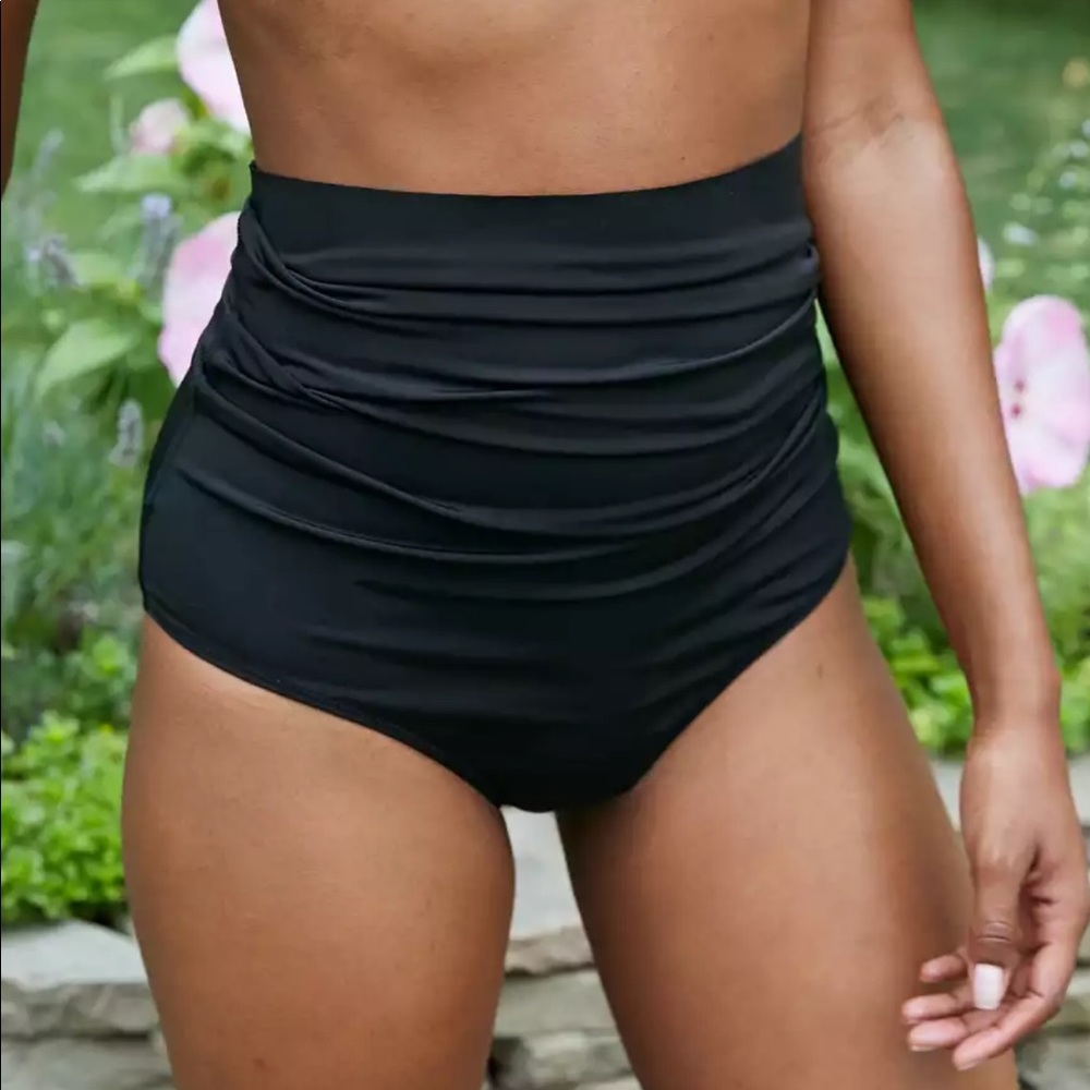 ***ISO!!! Black sz Small!!